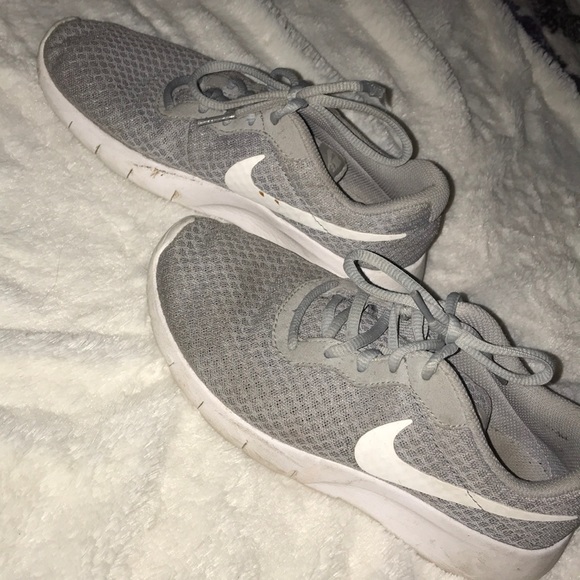 grey and white roshes